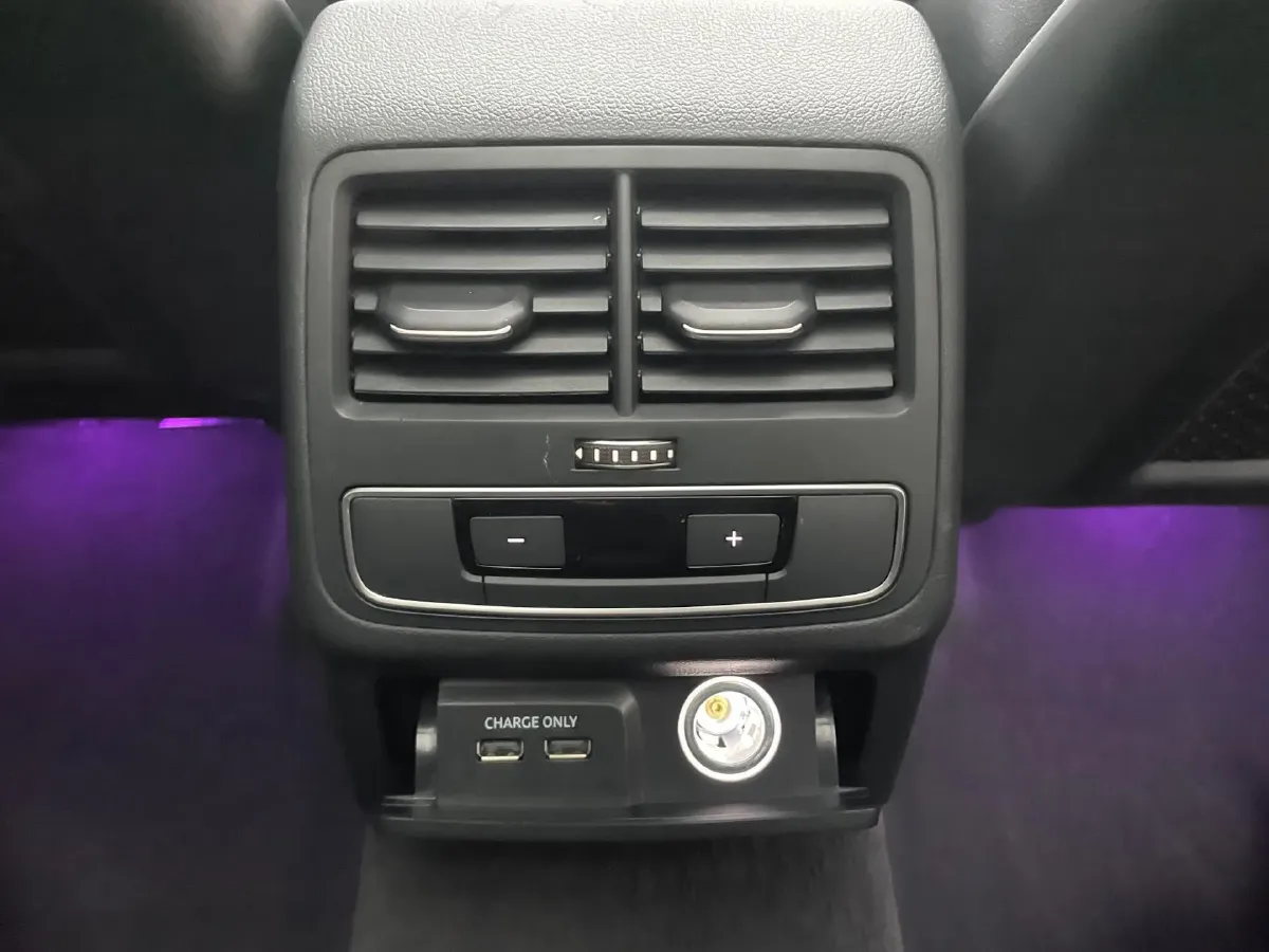 2023 Audi A4L 2.0T 190HP L4 7DCT,autocango,china used car exporter,china ev exporter,chinese used car exporter,chinese used ev exporter