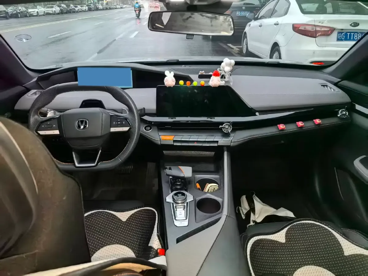 2022 ChangAn UNI-V 1.5T 188HP L4 7DCT,autocango,china used car exporter,china ev exporter,chinese used car exporter,chinese used ev exporter