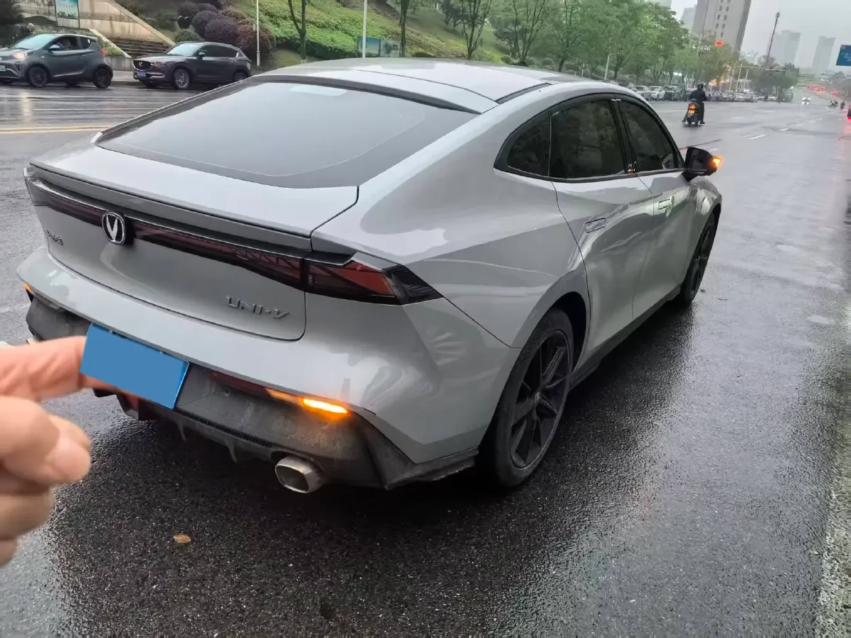 2022 ChangAn UNI-V 1.5T 188HP L4 7DCT,autocango,china used car exporter,china ev exporter,chinese used car exporter,chinese used ev exporter