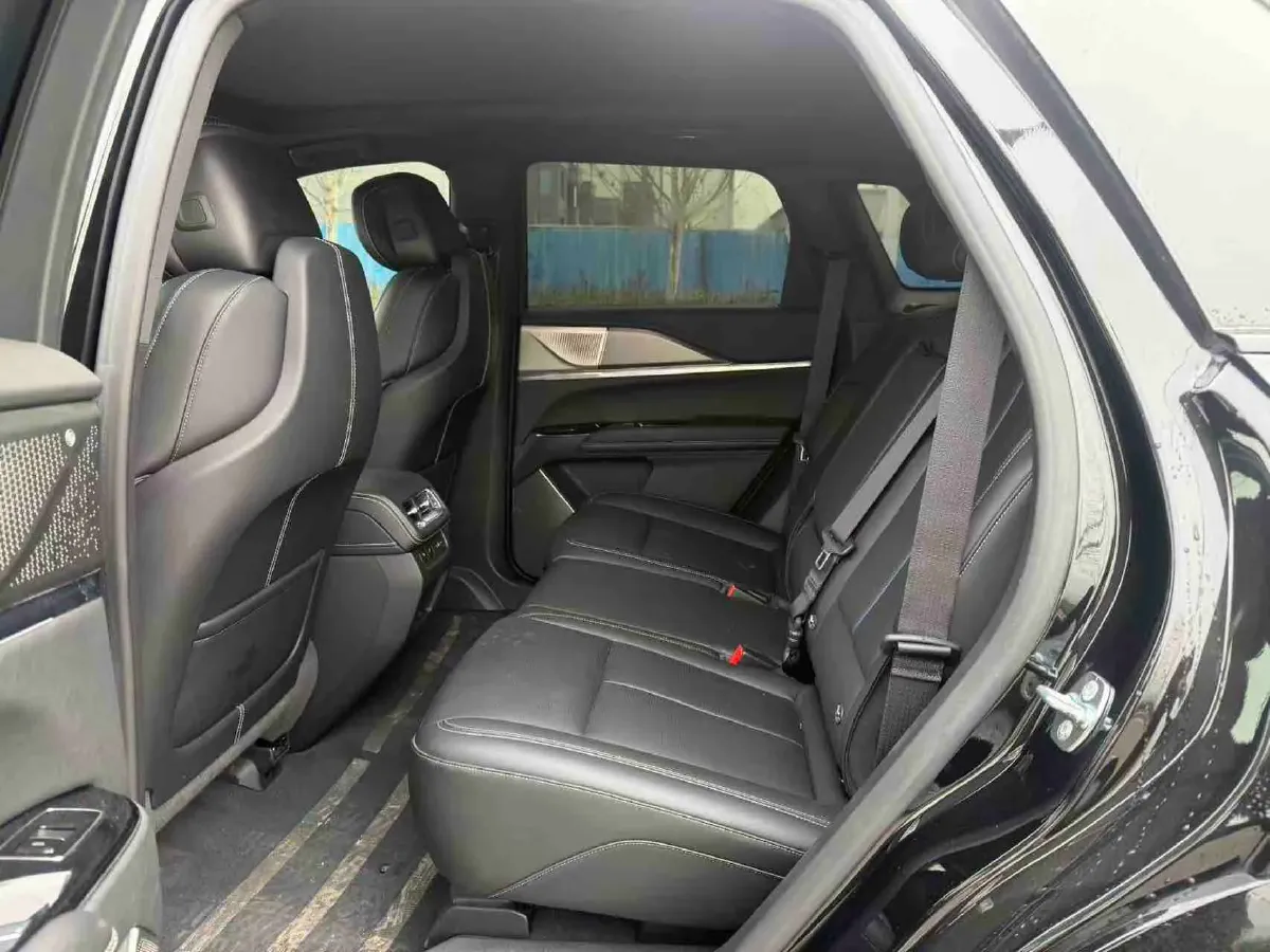 2025 Cadillac XT5 2.0T 237HP L4 9AT,autocango,china used car exporter,china ev exporter,chinese used car exporter,chinese used ev exporter