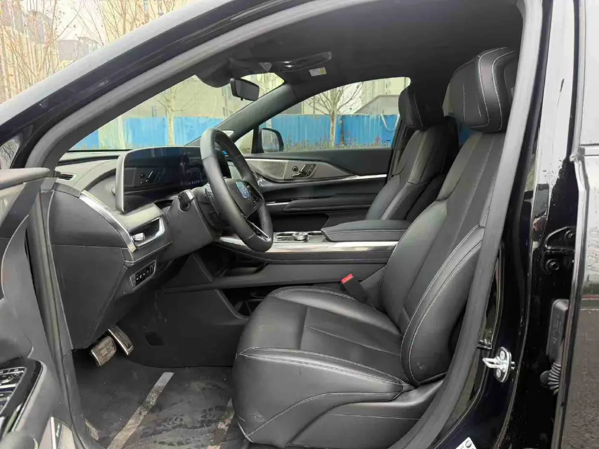 2025 Cadillac XT5 2.0T 237HP L4 9AT,autocango,china used car exporter,china ev exporter,chinese used car exporter,chinese used ev exporter