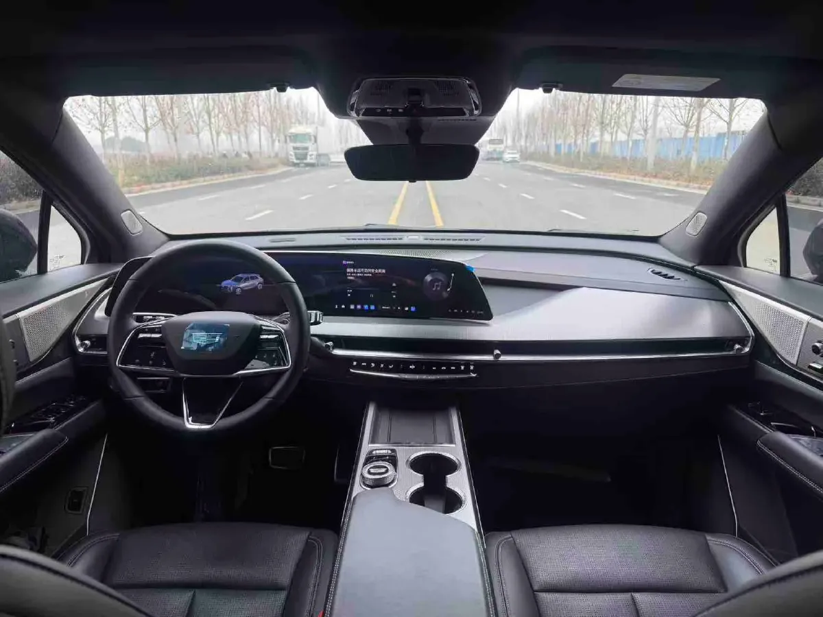 2025 Cadillac XT5 2.0T 237HP L4 9AT,autocango,china used car exporter,china ev exporter,chinese used car exporter,chinese used ev exporter