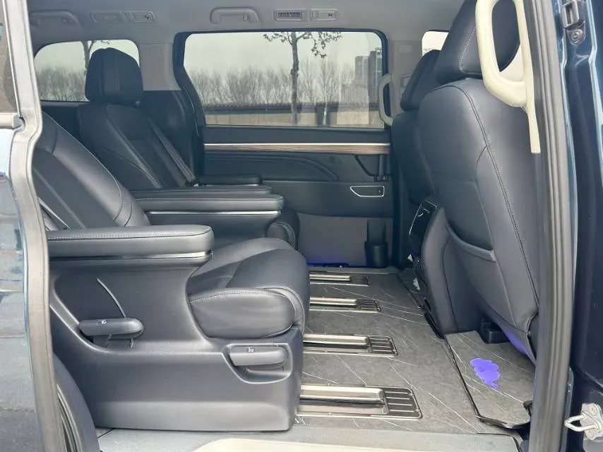 2021 GAC Trumpchi M8 2.0T 252HP L4 8AT,autocango,china used car exporter,china ev exporter,chinese used car exporter,chinese used ev exporter