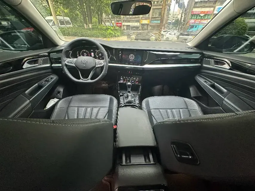 2025 Volkswagen Passat 2.0T 220HP L4 7DCT,autocango,china used car exporter,china ev exporter,chinese used car exporter,chinese used ev exporter