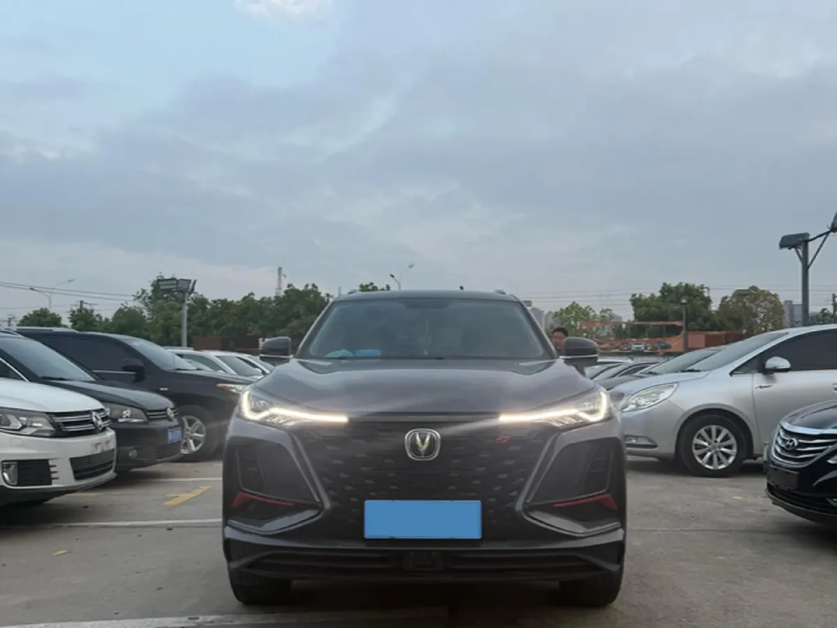 2022 ChangAn CS75 Plus 2.0T 233HP L4 8AT,autocango,china used car exporter,china ev exporter,chinese used car exporter,chinese used ev exporter