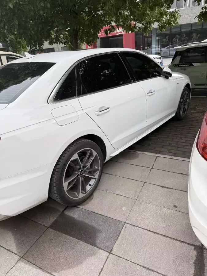 2025 Audi A4L 2.0T 190HP L4 7DCT,autocango,china used car exporter,china ev exporter,chinese used car exporter,chinese used ev exporter