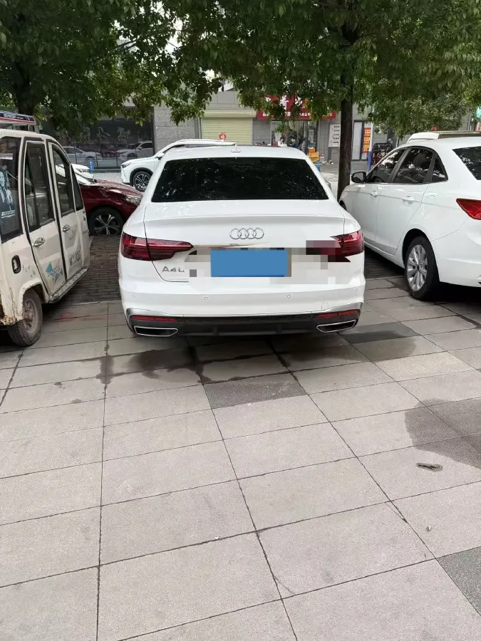 2025 Audi A4L 2.0T 190HP L4 7DCT,autocango,china used car exporter,china ev exporter,chinese used car exporter,chinese used ev exporter