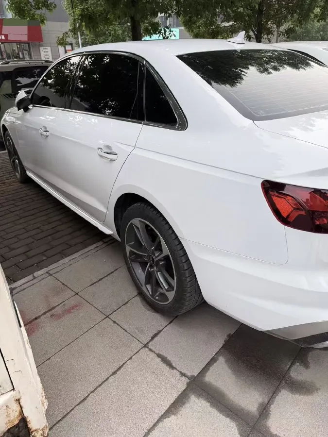 2025 Audi A4L 2.0T 190HP L4 7DCT,autocango,china used car exporter,china ev exporter,chinese used car exporter,chinese used ev exporter