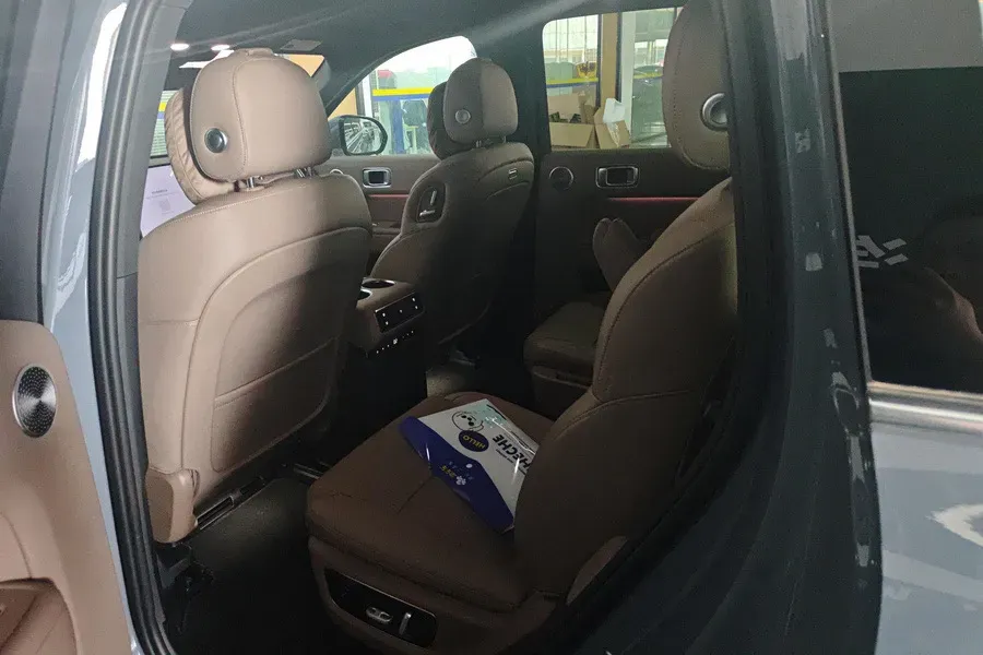 2025 Li L8 Range Extended 154HP REEV,autocango,china used car exporter,china ev exporter,chinese used car exporter,chinese used ev exporter