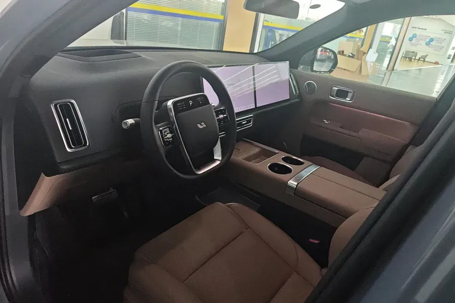 2025 Li L8 Range Extended 154HP REEV,autocango,china used car exporter,china ev exporter,chinese used car exporter,chinese used ev exporter