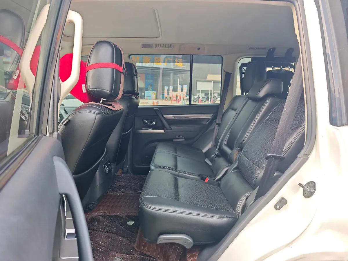 2018 Mitsubishi Pajero 3.0L 174HP V6 5AT,autocango,china used car exporter,china ev exporter,chinese used car exporter,chinese used ev exporter