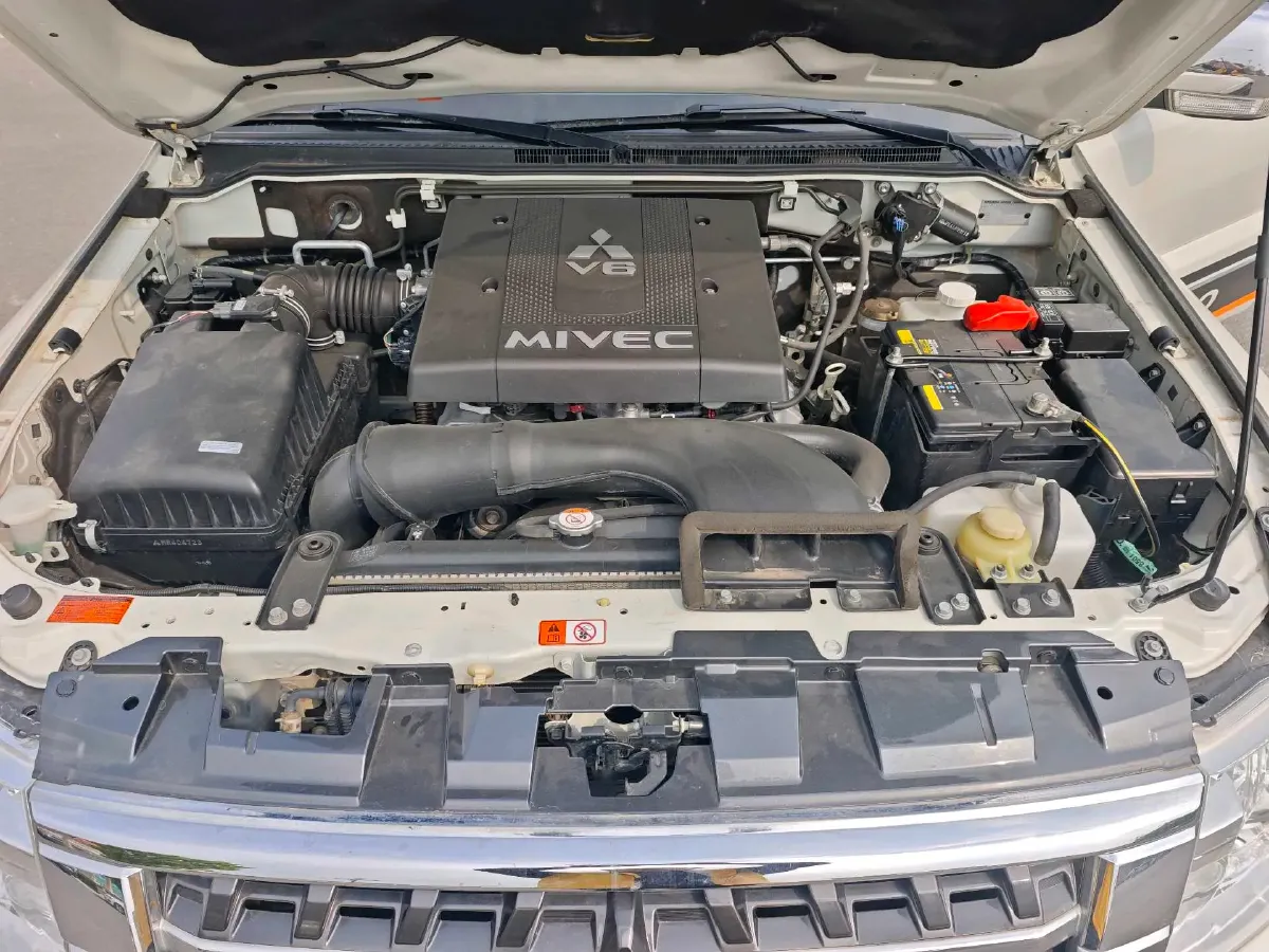 2018 Mitsubishi Pajero 3.0L 174HP V6 5AT,autocango,china used car exporter,china ev exporter,chinese used car exporter,chinese used ev exporter