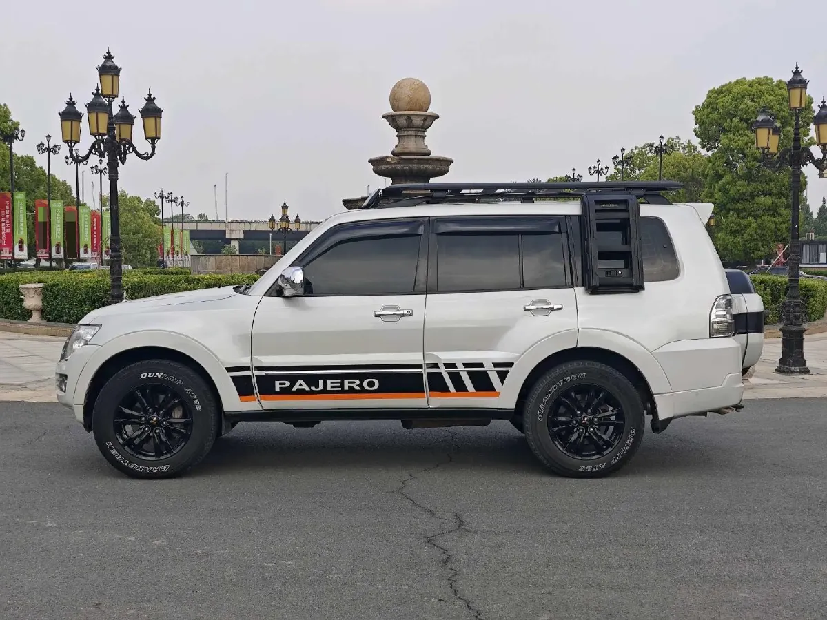 2018 Mitsubishi Pajero 3.0L 174HP V6 5AT,autocango,china used car exporter,china ev exporter,chinese used car exporter,chinese used ev exporter