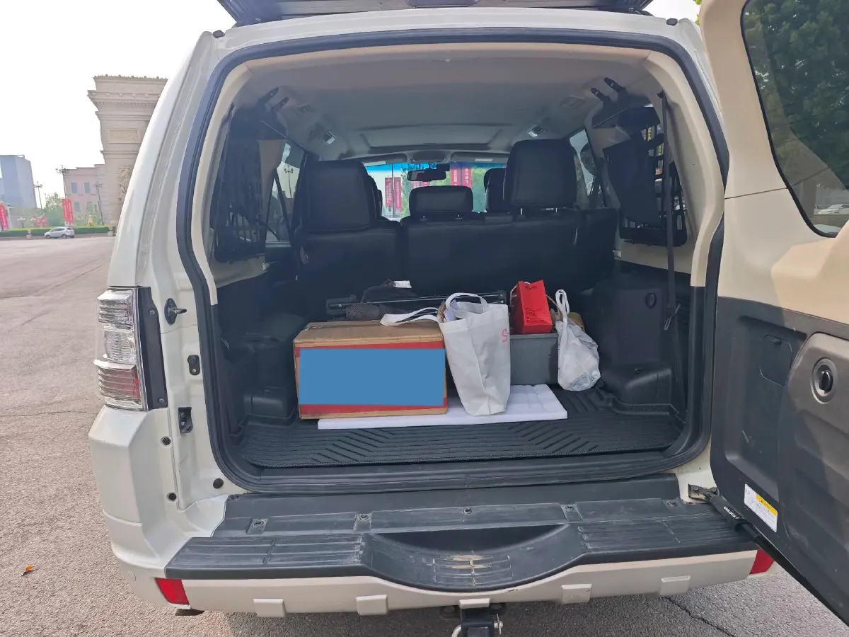 2018 Mitsubishi Pajero 3.0L 174HP V6 5AT,autocango,china used car exporter,china ev exporter,chinese used car exporter,chinese used ev exporter