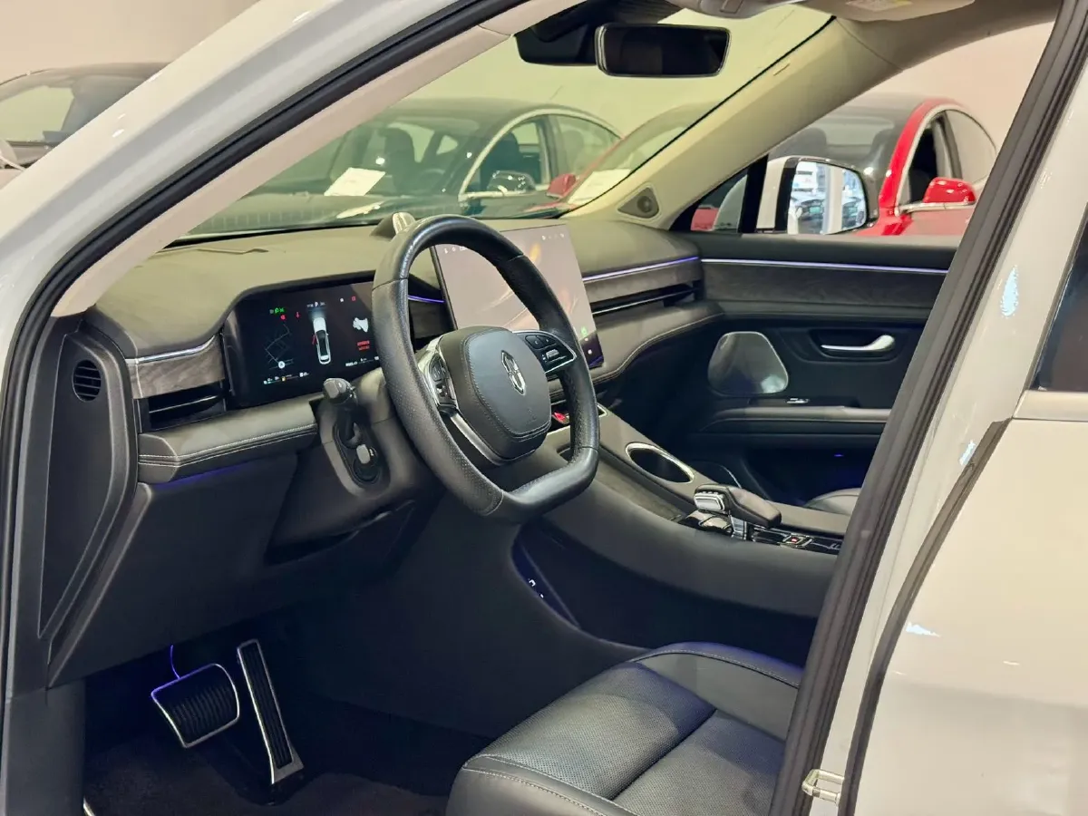 2022 Isuzu Mu-X 2.0T 220HP L4 8AT,autocango,china used car exporter,china ev exporter,chinese used car exporter,chinese used ev exporter