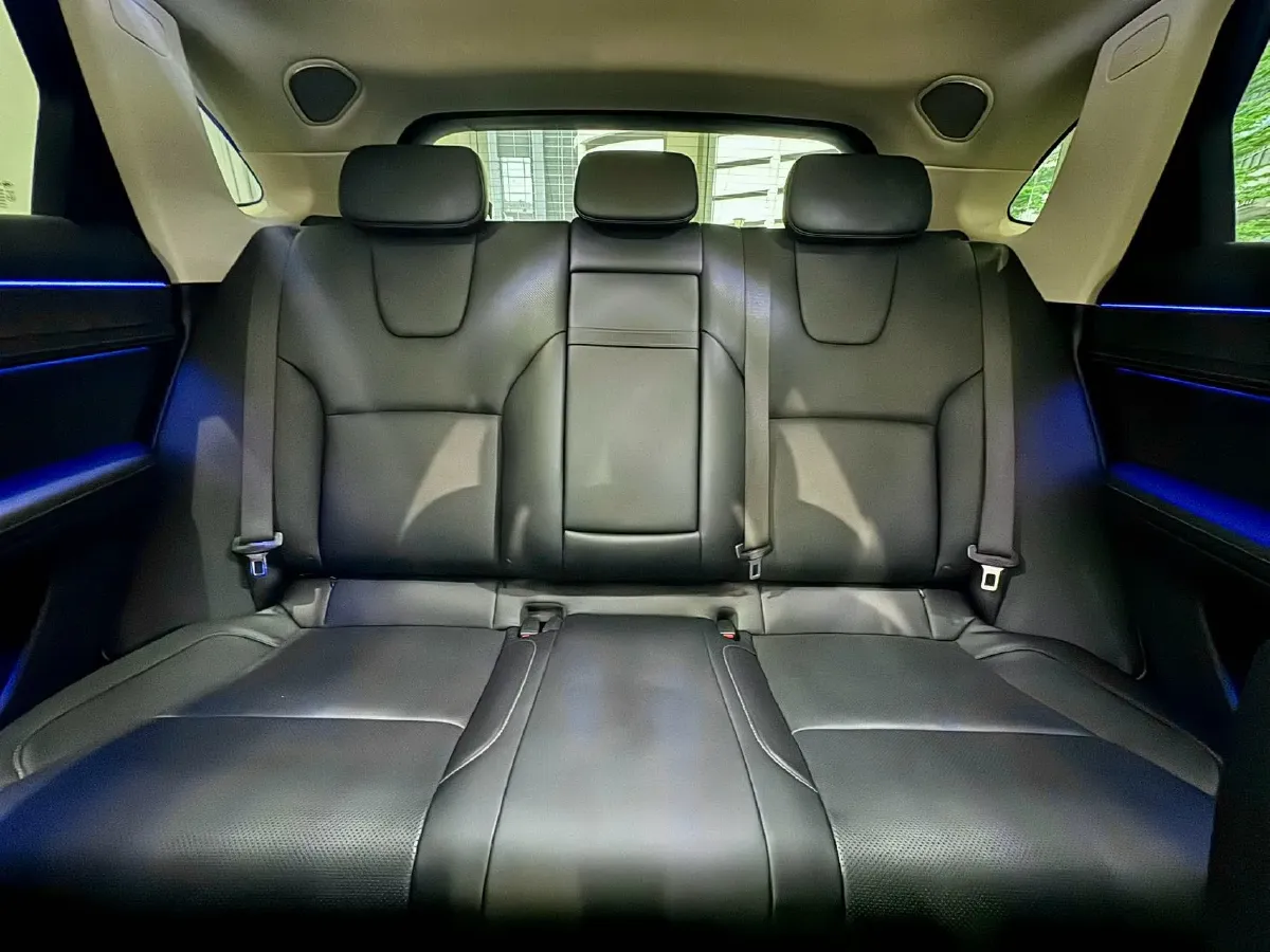 2022 Isuzu Mu-X 2.0T 220HP L4 8AT,autocango,china used car exporter,china ev exporter,chinese used car exporter,chinese used ev exporter