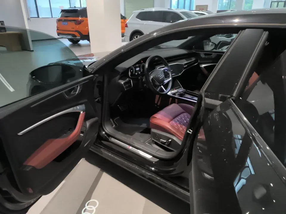 2024 Audi A7L 2.0T 245HP L4 7DCT,autocango,china used car exporter,china ev exporter,chinese used car exporter,chinese used ev exporter