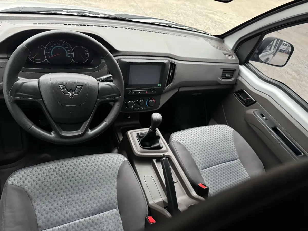 2023 WuLing RongGuang New Truck 1.5L 102HP L4 5MT,autocango,china used car exporter,china ev exporter,chinese used car exporter,chinese used ev exporter