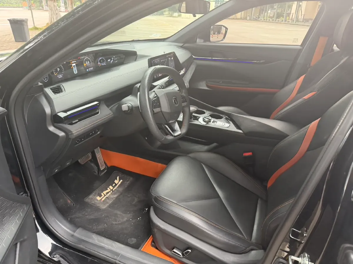 2022 ChangAn UNI-V 1.5T 188HP L4 7DCT,autocango,china used car exporter,china ev exporter,chinese used car exporter,chinese used ev exporter