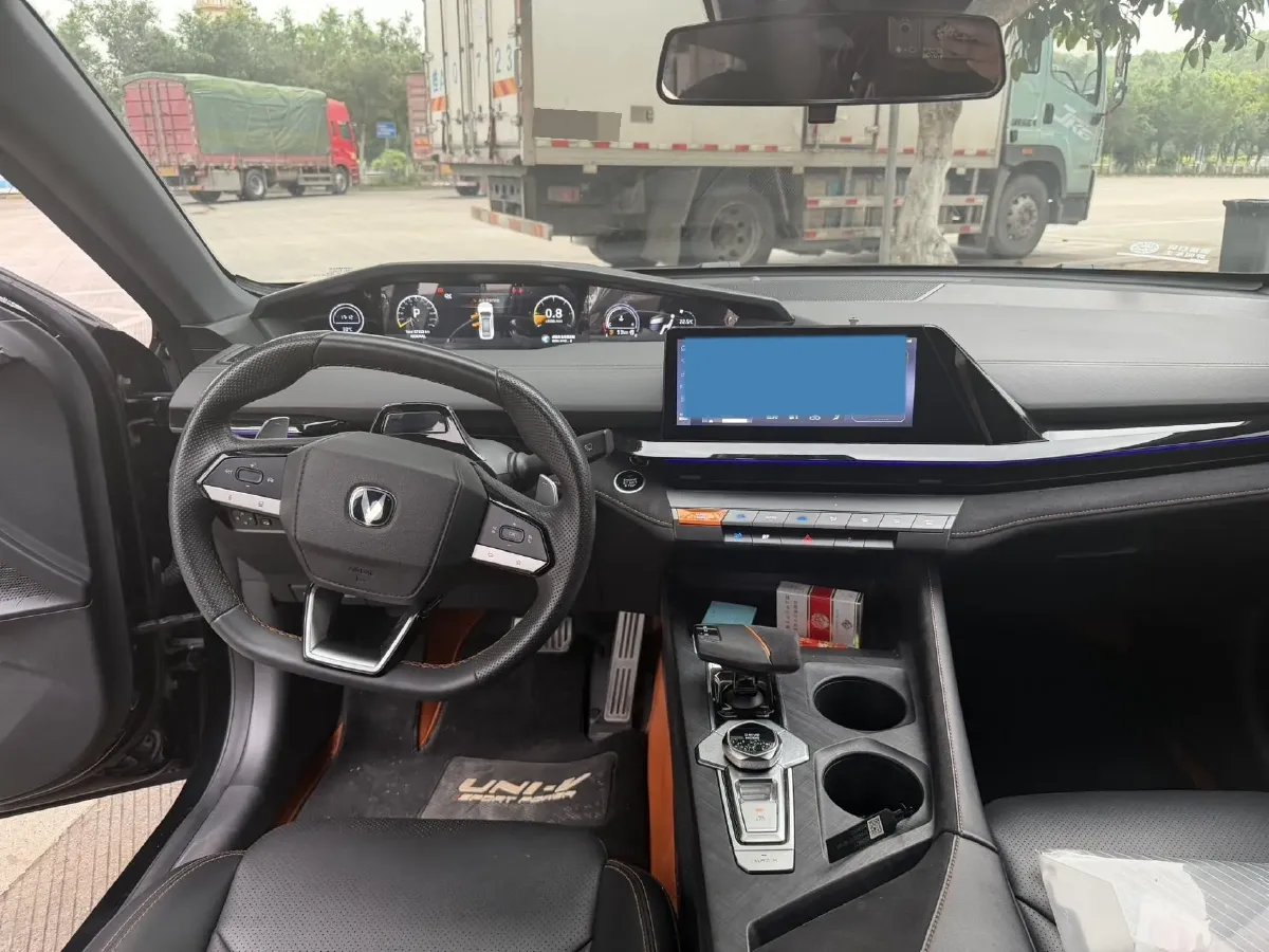 2022 ChangAn UNI-V 1.5T 188HP L4 7DCT,autocango,china used car exporter,china ev exporter,chinese used car exporter,chinese used ev exporter