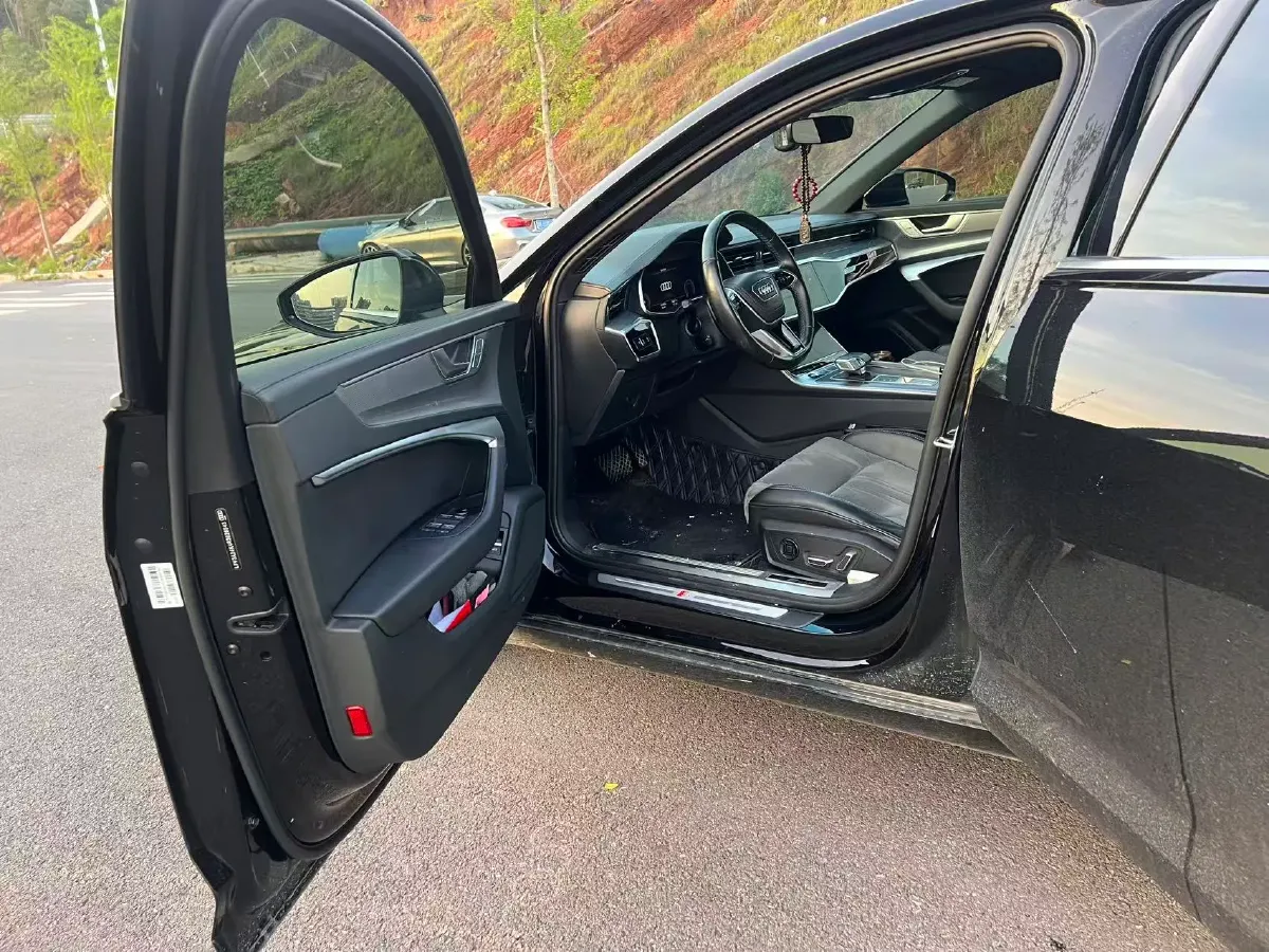 2024 Audi A6L 2.0T 245HP L4 7DCT,autocango,china used car exporter,china ev exporter,chinese used car exporter,chinese used ev exporter