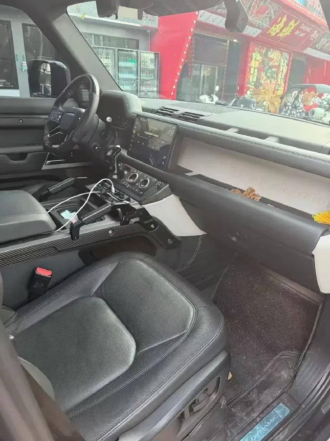 2023 Land Rover Defender 3.0T 400HP L6 8AT,autocango,china used car exporter,china ev exporter,chinese used car exporter,chinese used ev exporter