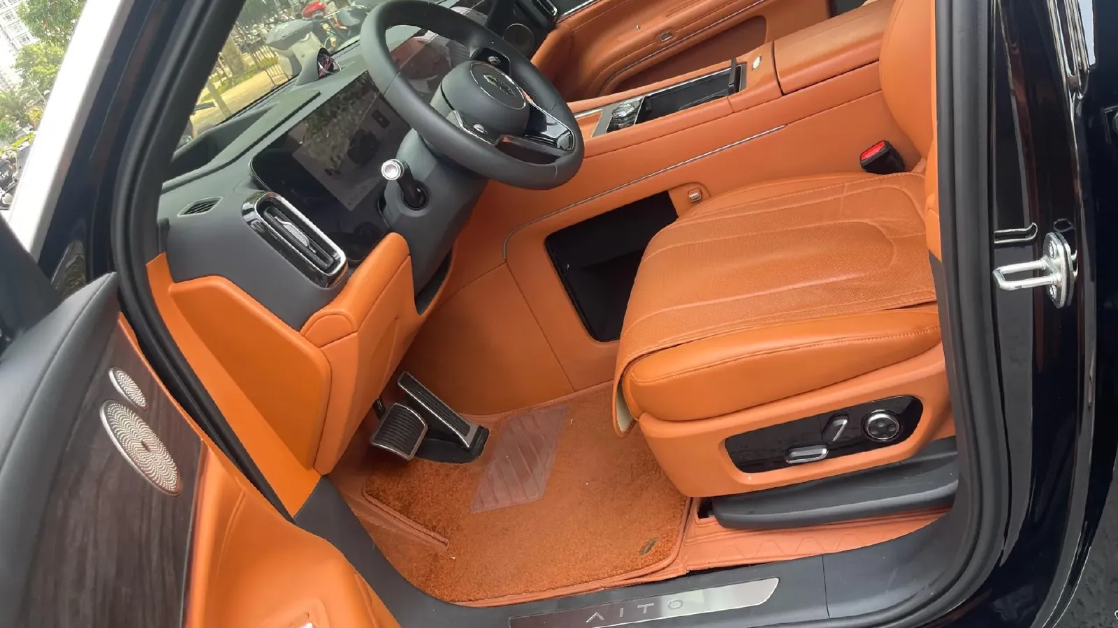 2024 AITO AITO M9 1.5T 152HP L4 REEV 42KWH,autocango,china used car exporter,china ev exporter,chinese used car exporter,chinese used ev exporter