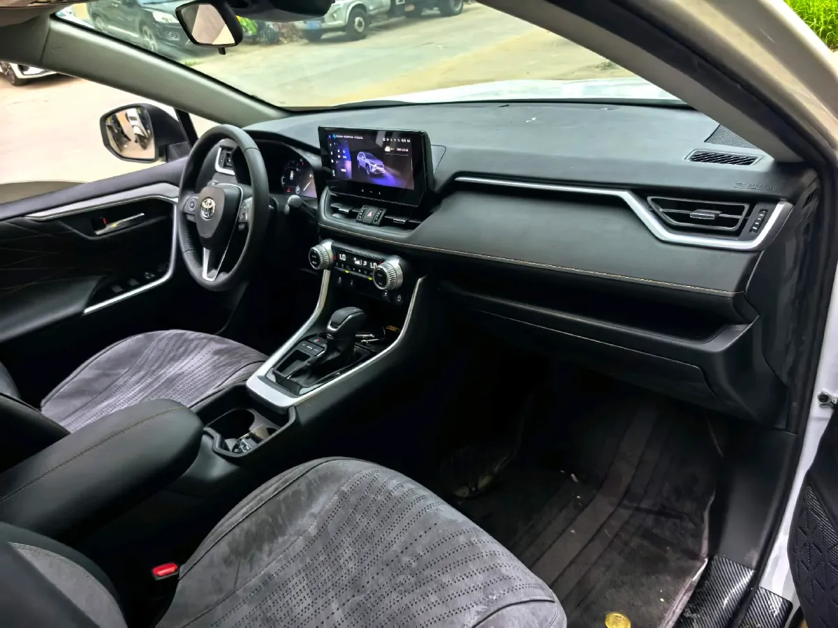 2024 Toyota RAV4 2.0L 171HP L4 CVT,autocango,china used car exporter,china ev exporter,chinese used car exporter,chinese used ev exporter