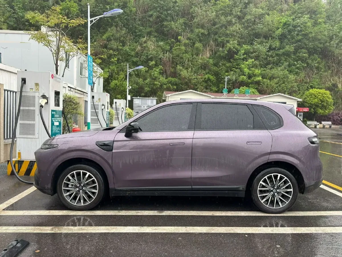 2025 Leapmotor B10 BEV 67.1KWH,autocango,china used car exporter,china ev exporter,chinese used car exporter,chinese used ev exporter