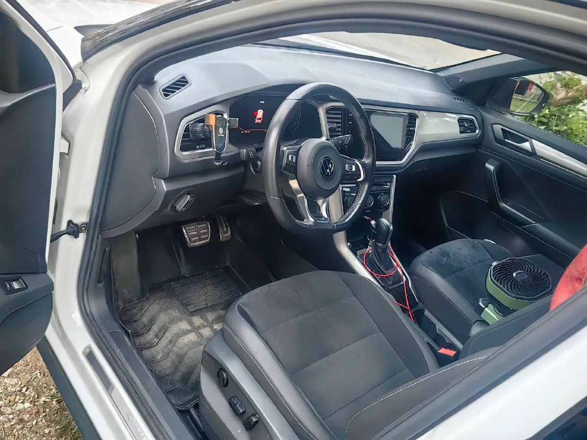 2022 Volkswagen T-Roc 1.4T 150HP L4 7DCT,autocango,china used car exporter,china ev exporter,chinese used car exporter,chinese used ev exporter