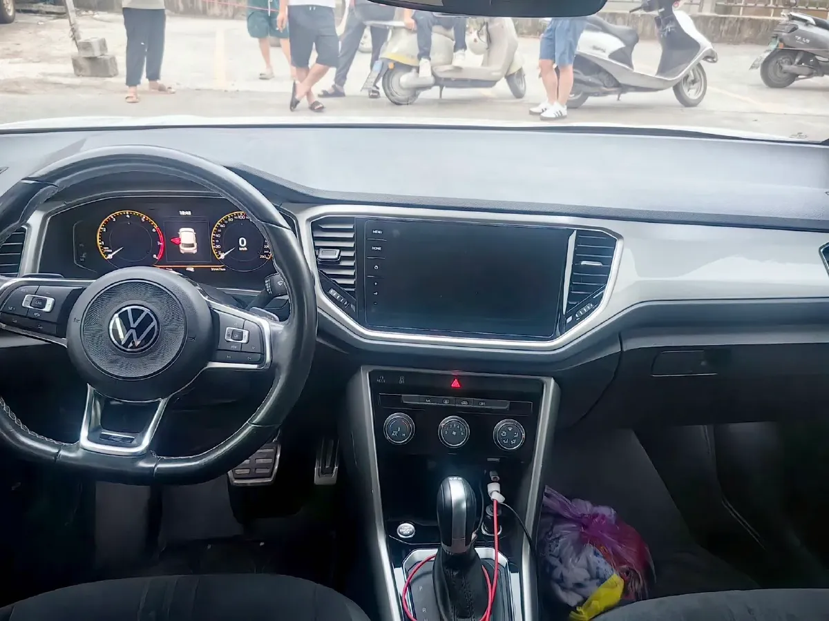 2022 Volkswagen T-Roc 1.4T 150HP L4 7DCT,autocango,china used car exporter,china ev exporter,chinese used car exporter,chinese used ev exporter