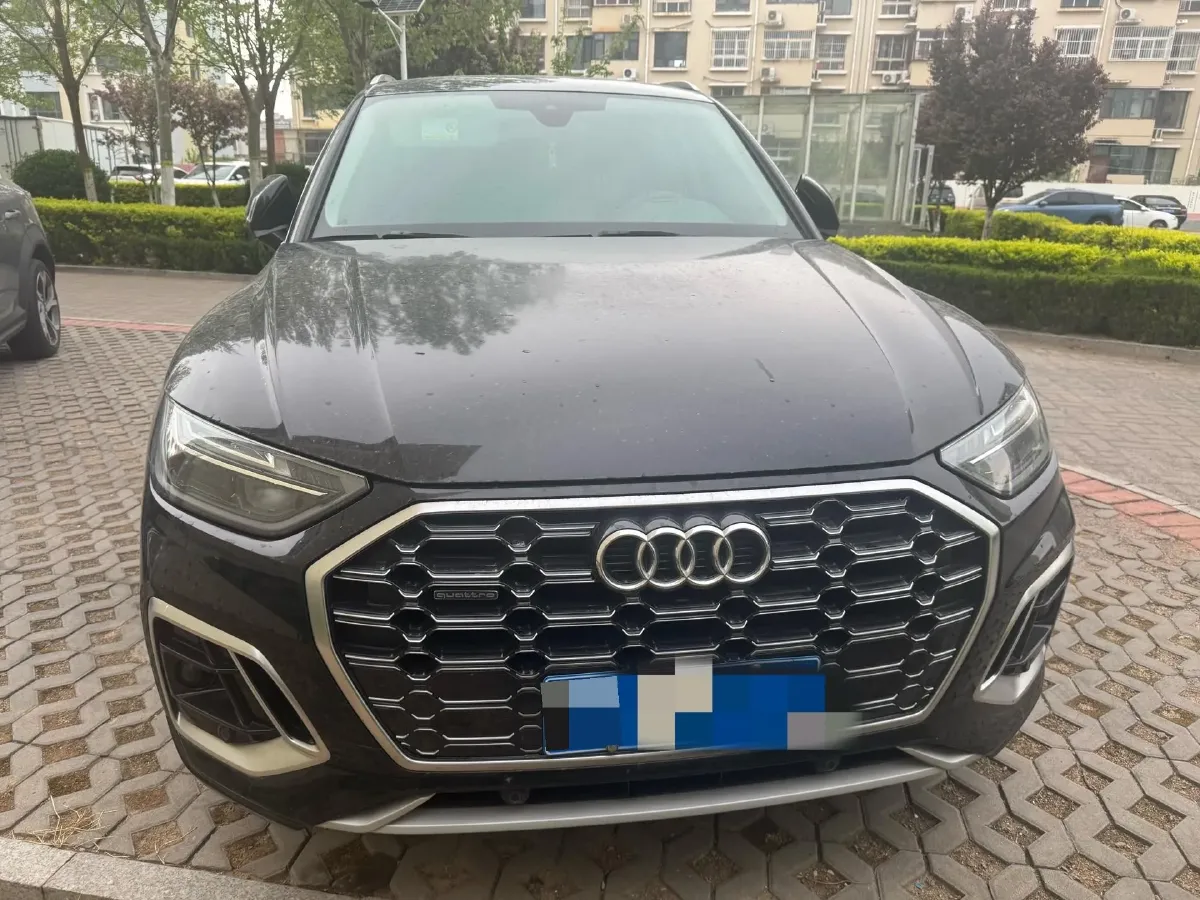 2022 Audi Q5L 2.0T 190HP L4 7DCT,autocango,china used car exporter,china ev exporter,chinese used car exporter,chinese used ev exporter