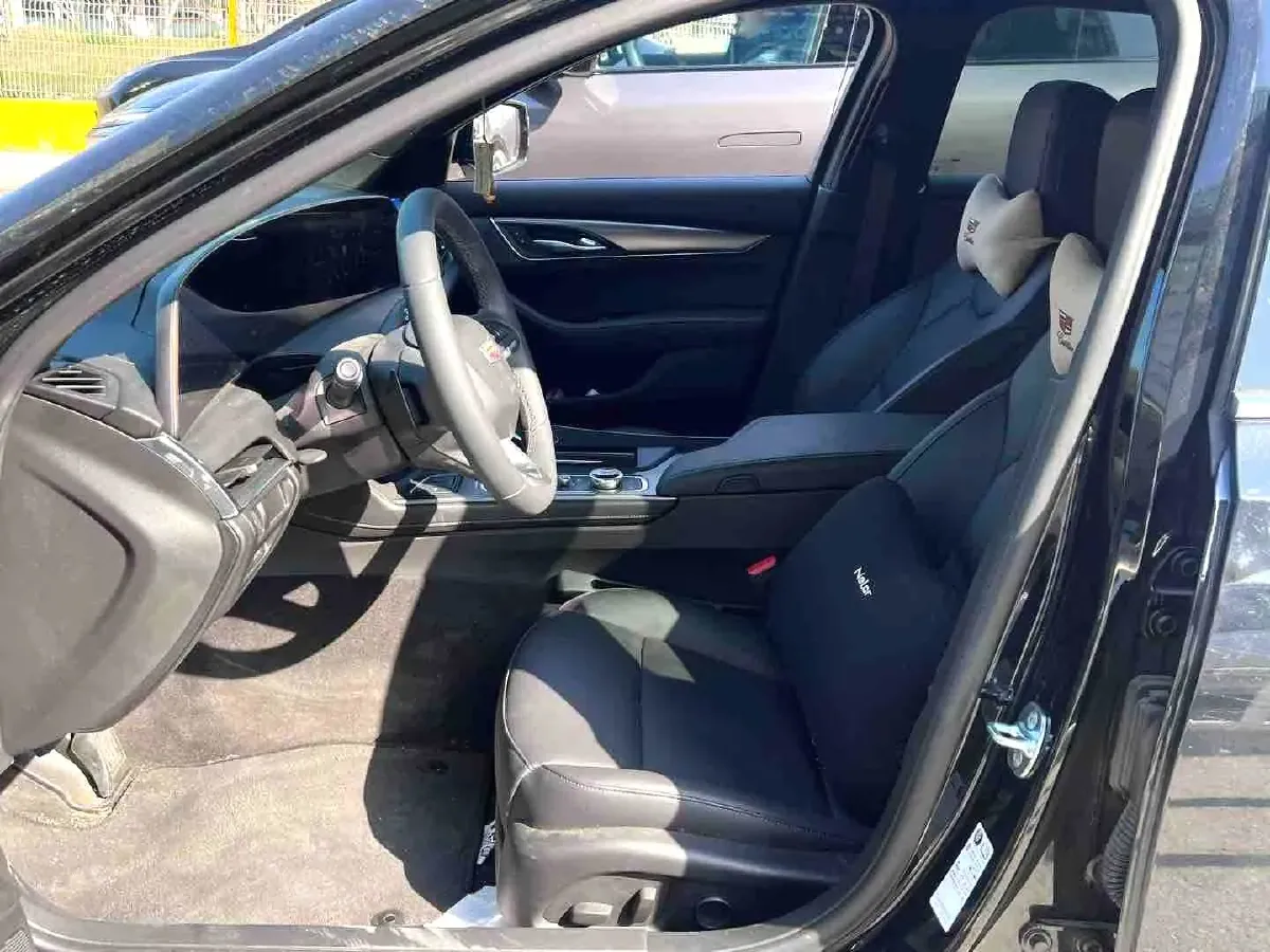 2025 Cadillac CT5 2.0T 237HP L4 10AT,autocango,china used car exporter,china ev exporter,chinese used car exporter,chinese used ev exporter