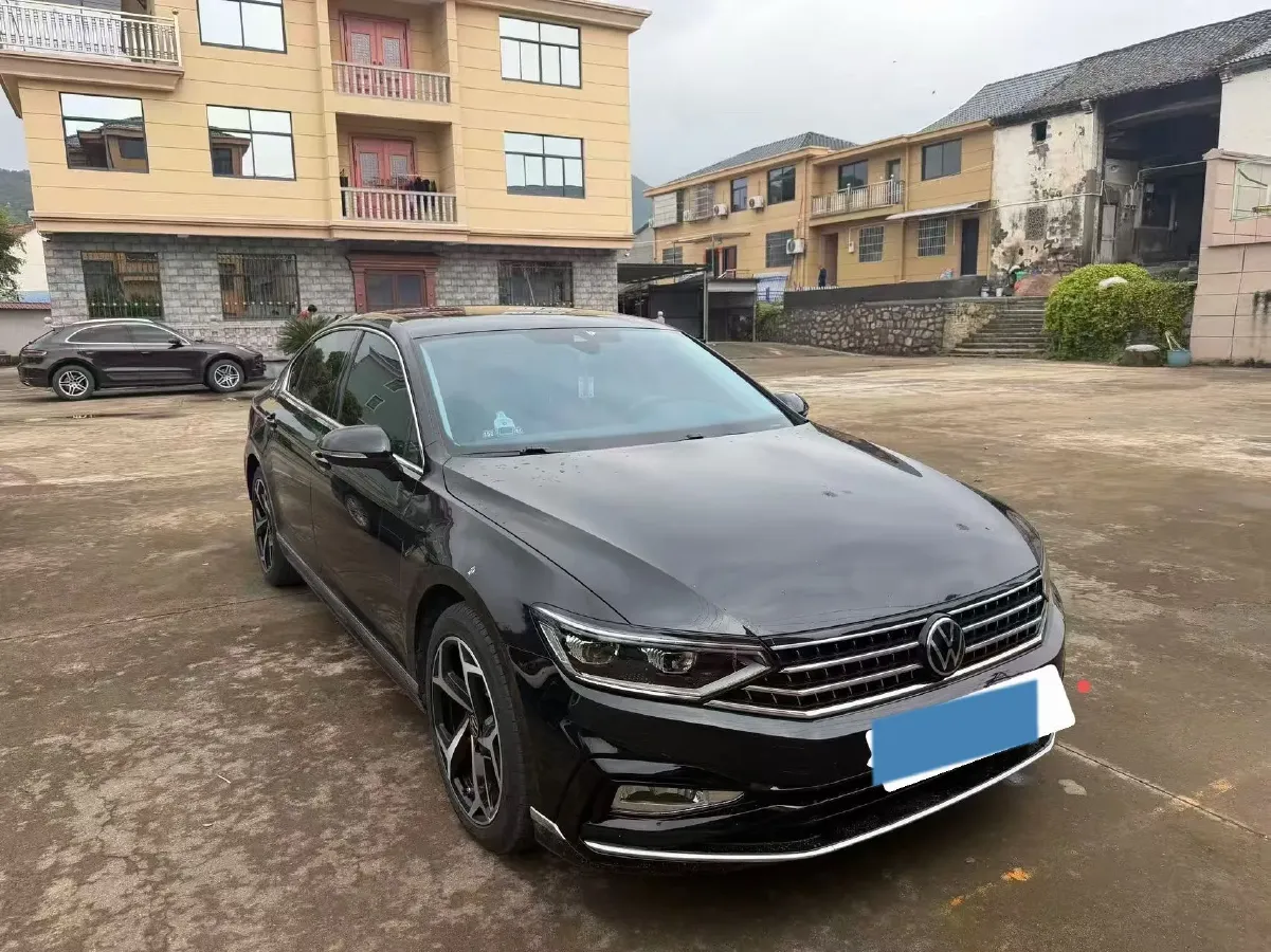 2025 Volkswagen Magotan 2.0T 186HP L4 7DCT,autocango,china used car exporter,china ev exporter,chinese used car exporter,chinese used ev exporter