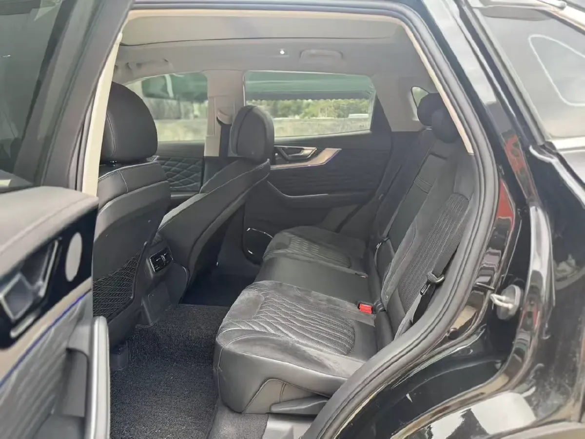 2022 HongQi HS5 2.0T 224HP L4 6AT,autocango,china used car exporter,china ev exporter,chinese used car exporter,chinese used ev exporter