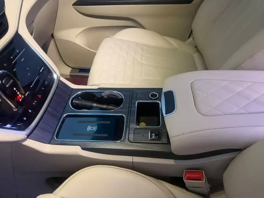 2022 Buick GL8 2.0T 237HP L4 9AT,autocango,china used car exporter,china ev exporter,chinese used car exporter,chinese used ev exporter