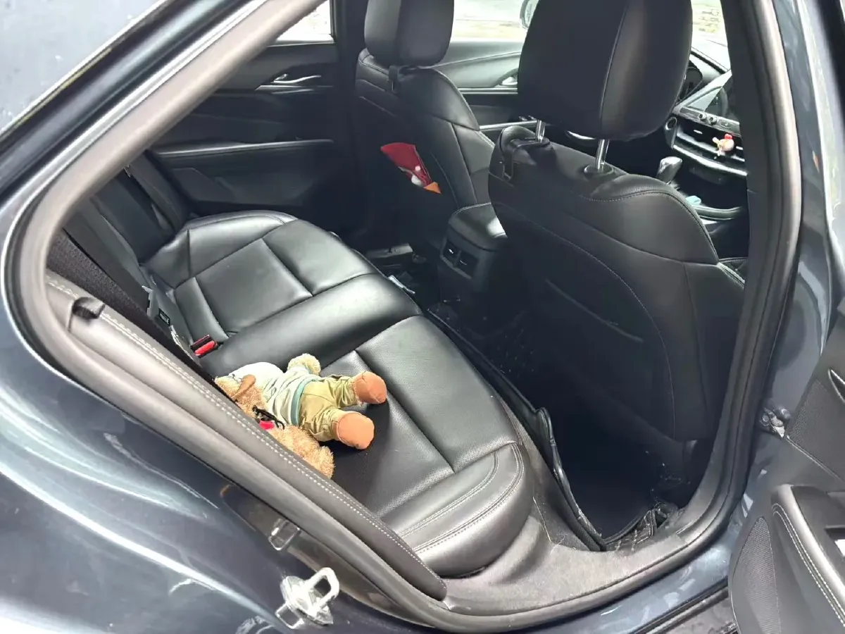 2021 Cadillac CT4 2.0T 237HP L4 8AT,autocango,china used car exporter,china ev exporter,chinese used car exporter,chinese used ev exporter