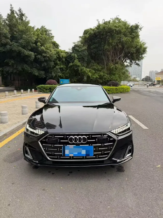 2024 Audi A7L 2.0T 245HP L4 7DCT,autocango,china used car exporter,china ev exporter,chinese used car exporter,chinese used ev exporter