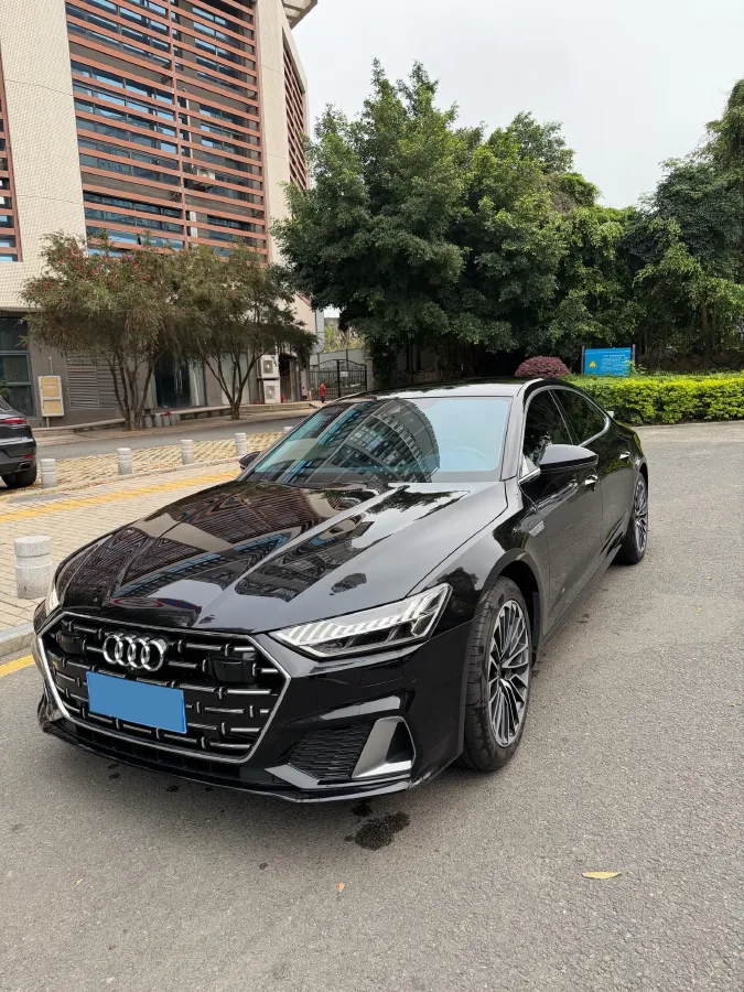 2024 Audi A7L 2.0T 245HP L4 7DCT,autocango,china used car exporter,china ev exporter,chinese used car exporter,chinese used ev exporter