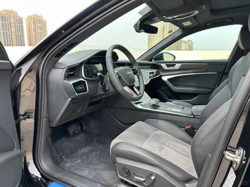2024 Audi A6L 2.0T 245HP L4 7DCT,autocango,china used car exporter,china ev exporter,chinese used car exporter,chinese used ev exporter