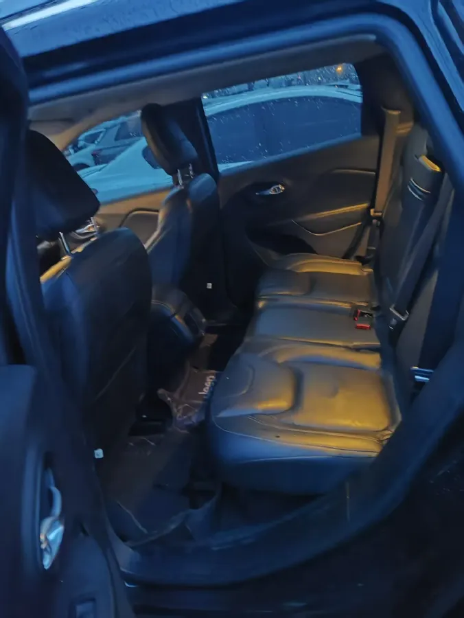 2017 Jeep Cherokee 2.4L 175HP L4 9AT,autocango,china used car exporter,china ev exporter,chinese used car exporter,chinese used ev exporter