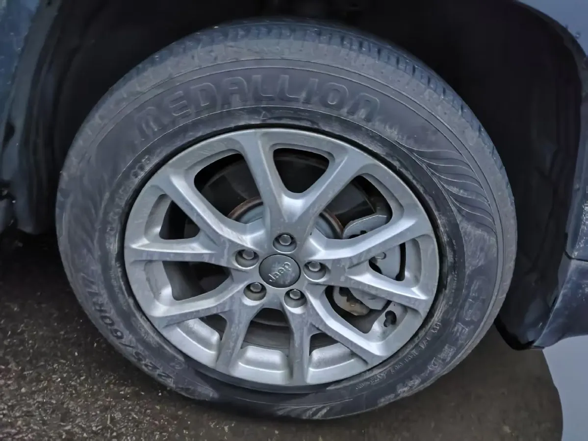 2017 Jeep Cherokee 2.4L 175HP L4 9AT,autocango,china used car exporter,china ev exporter,chinese used car exporter,chinese used ev exporter