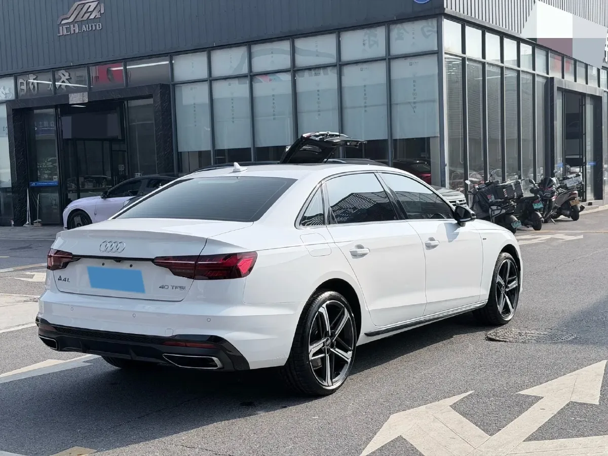 2024 Audi A4L 2.0T 190HP L4 7DCT,autocango,china used car exporter,china ev exporter,chinese used car exporter,chinese used ev exporter