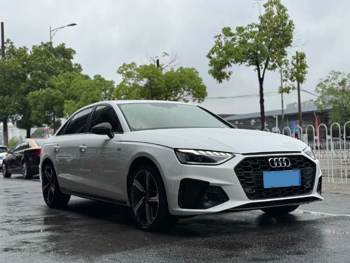 2024 Audi A4L 2.0T 190HP L4 7DCT,autocango,china used car exporter,china ev exporter,chinese used car exporter,chinese used ev exporter