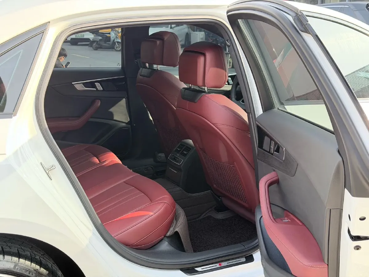 2024 Audi A4L 2.0T 190HP L4 7DCT,autocango,china used car exporter,china ev exporter,chinese used car exporter,chinese used ev exporter