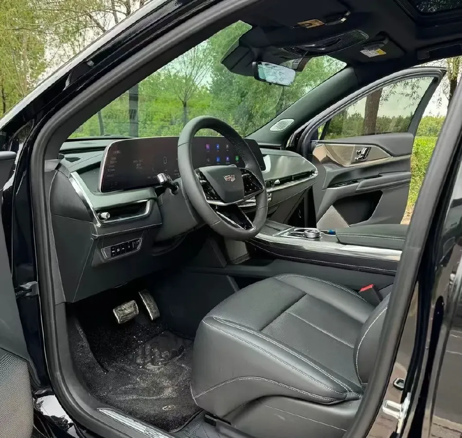 2025 Cadillac XT5 2.0T 237HP L4 9AT,autocango,china used car exporter,china ev exporter,chinese used car exporter,chinese used ev exporter