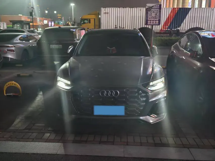 2022 Audi Q5L 2.0T 252HP L4 7DCT,autocango,china used car exporter,china ev exporter,chinese used car exporter,chinese used ev exporter