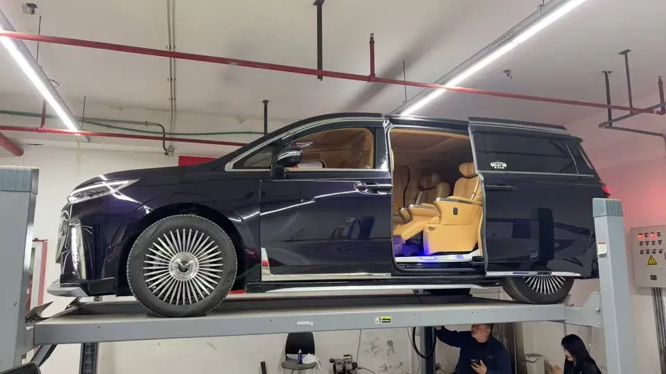 2022 Voyah Dream 1.5T 136HP L4 PHEV 25.57KWH,autocango,china used car exporter,china ev exporter,chinese used car exporter,chinese used ev exporter