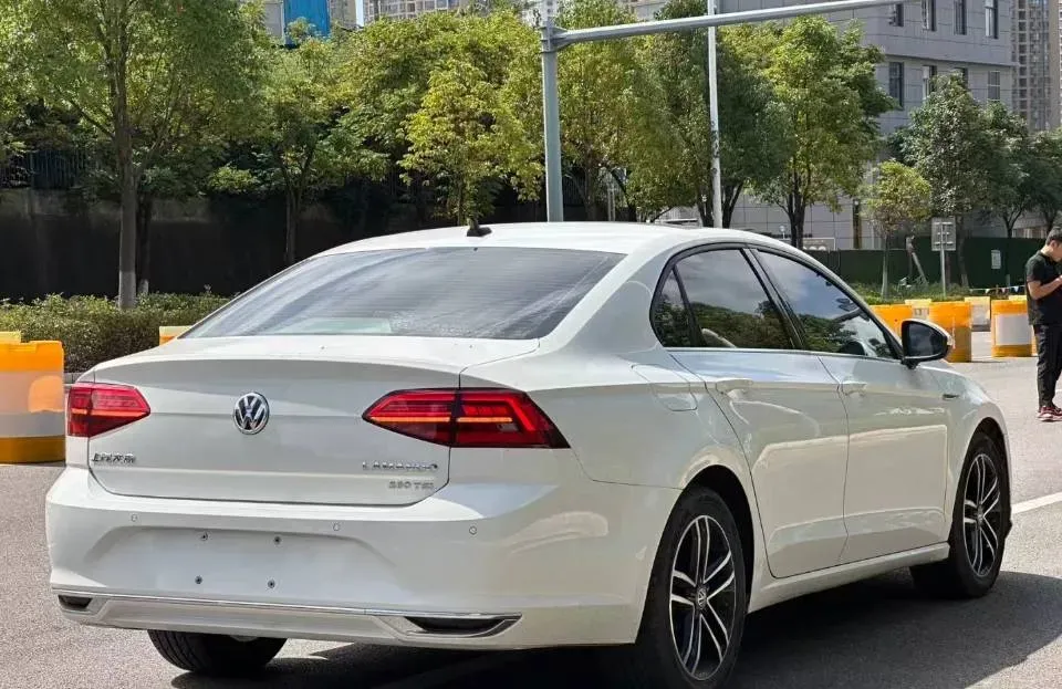 2021 Volkswagen T-Roc 1.4T 150HP L4 7DCT,autocango,china used car exporter,china ev exporter,chinese used car exporter,chinese used ev exporter