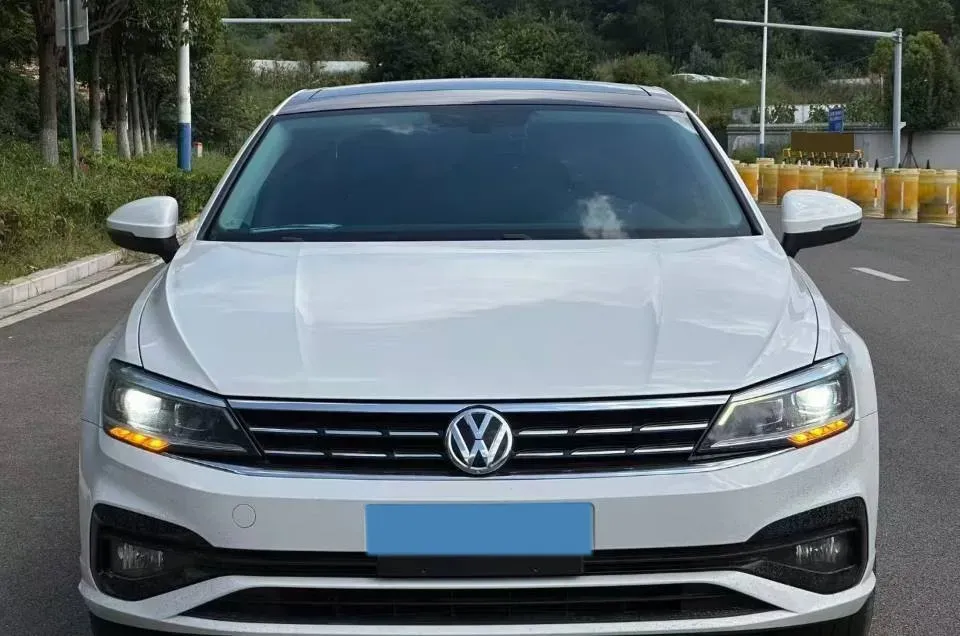 2021 Volkswagen T-Roc 1.4T 150HP L4 7DCT,autocango,china used car exporter,china ev exporter,chinese used car exporter,chinese used ev exporter